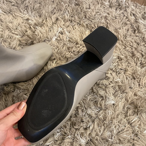 Stradivarius Vegan Light Grey Leather Boots - Picture 3 of 3